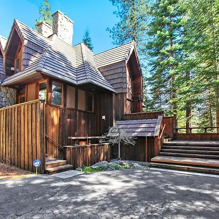 Little Ahwahnee Inn Entrance To Yosemite